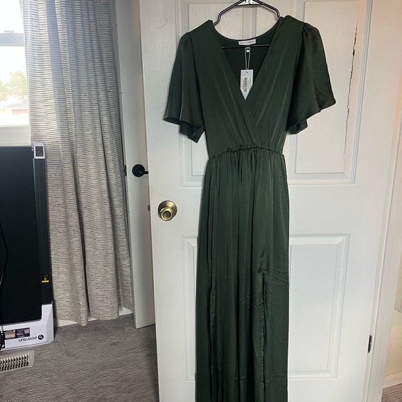 NWT Baltic Born Green Maxi Dress with Flutter Sleeves and Slit - Picture 2 of 5